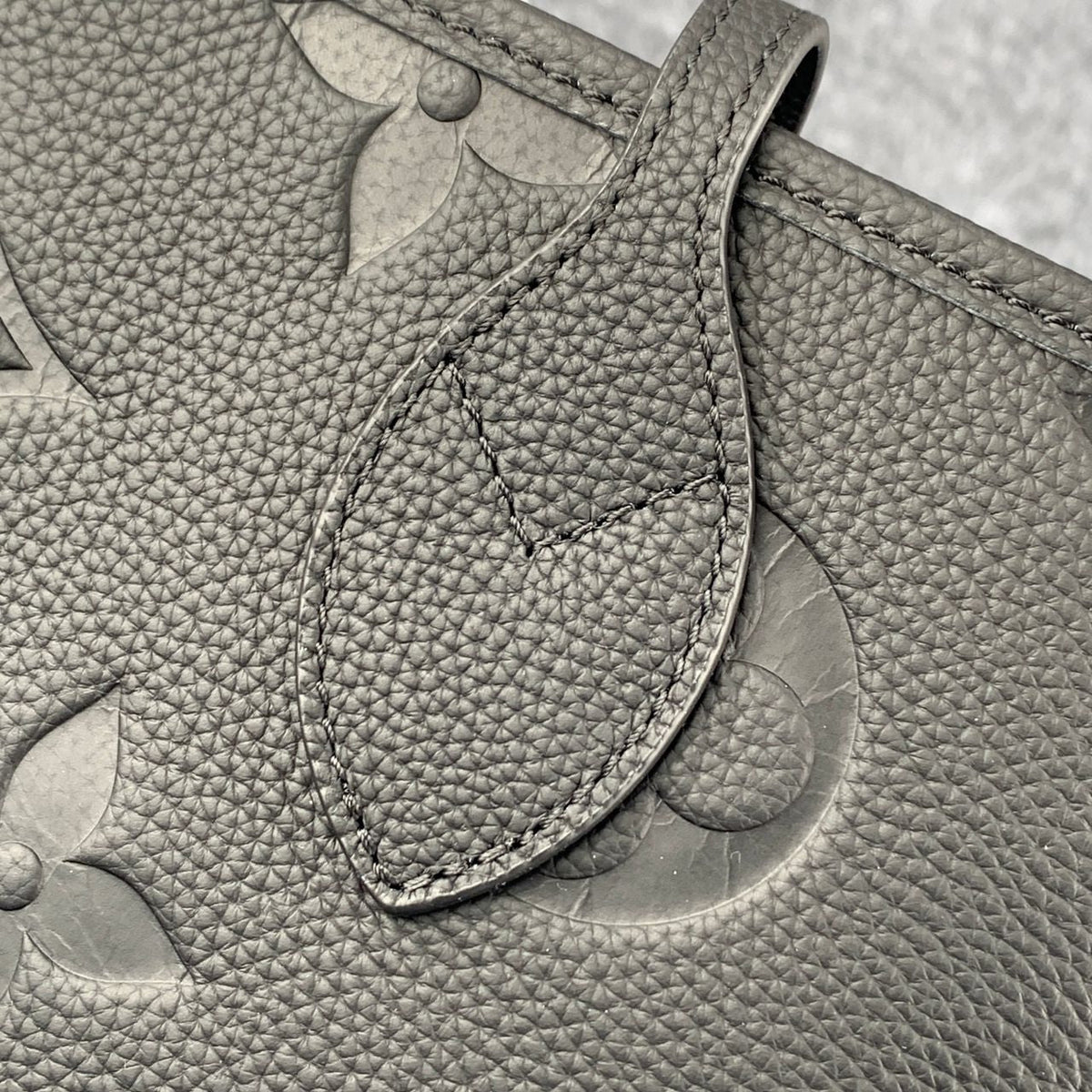 LV Neverfull MM (31 x 28 x 14 cm)